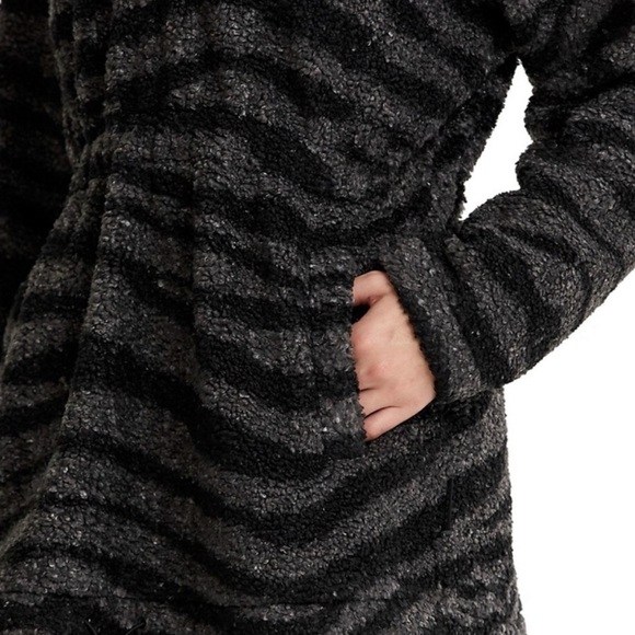 VARLEY Whitfield hooded pullover black zebra size Medium - Picture 7 of 8